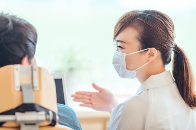 アイテムの説明をする様子