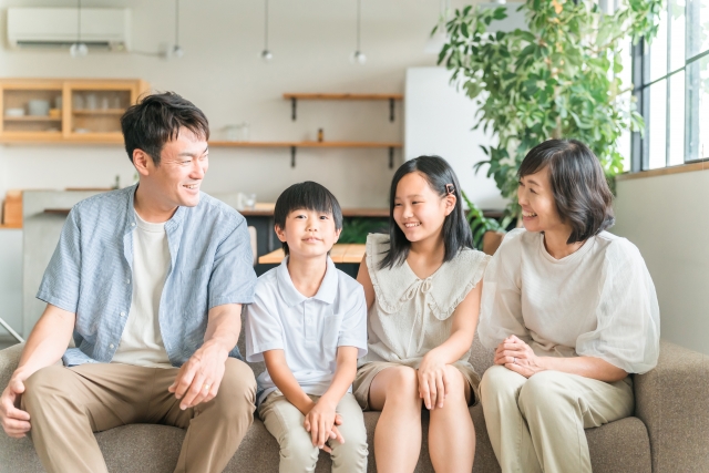 お口の健康を守って生活する家族