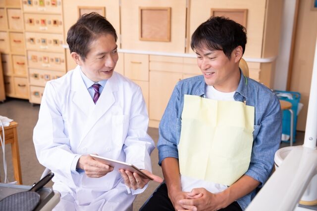 治療前に説明を受ける様子