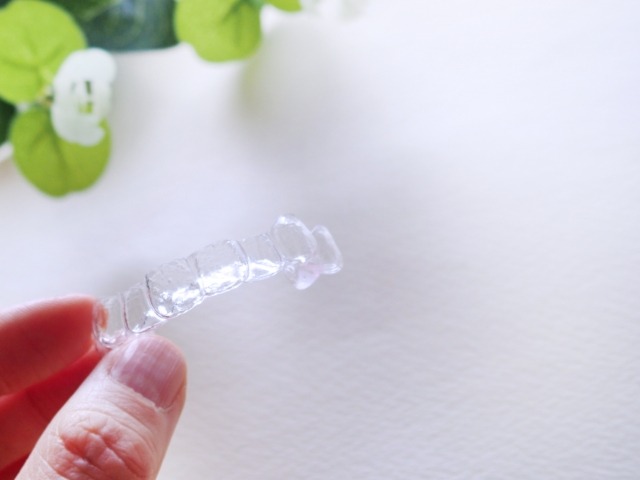 ナイトガードをもつ手