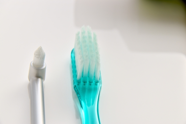 歯ブラシと補助アイテム