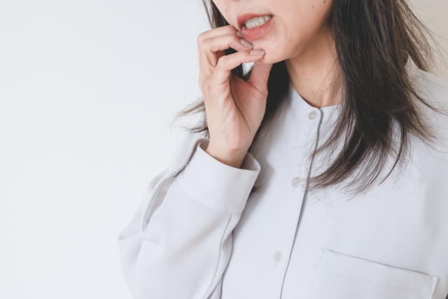 歯ぐきから血が出た女性