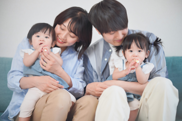 歯のケアをする親子